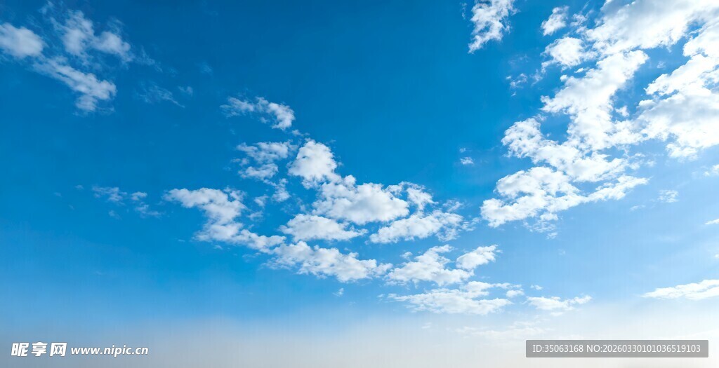 晴朗蓝天的美丽景致