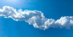 蓝天下的蓬松白云
