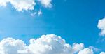 晴朗蓝天与蓬松白云