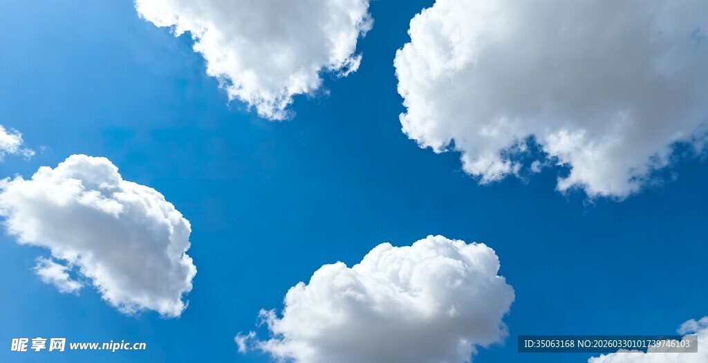 蓝天白云的纯净美景