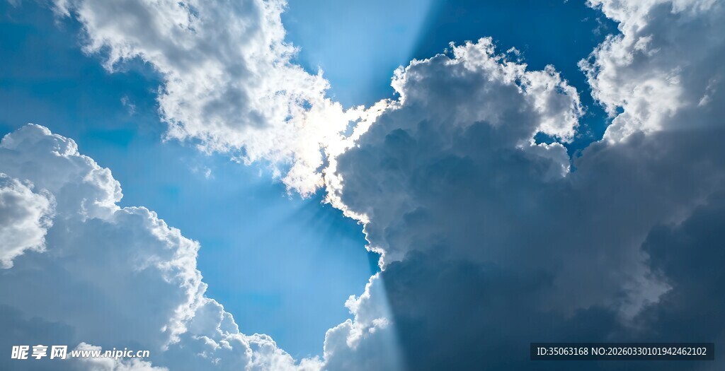 蓝天白云的晴朗天空