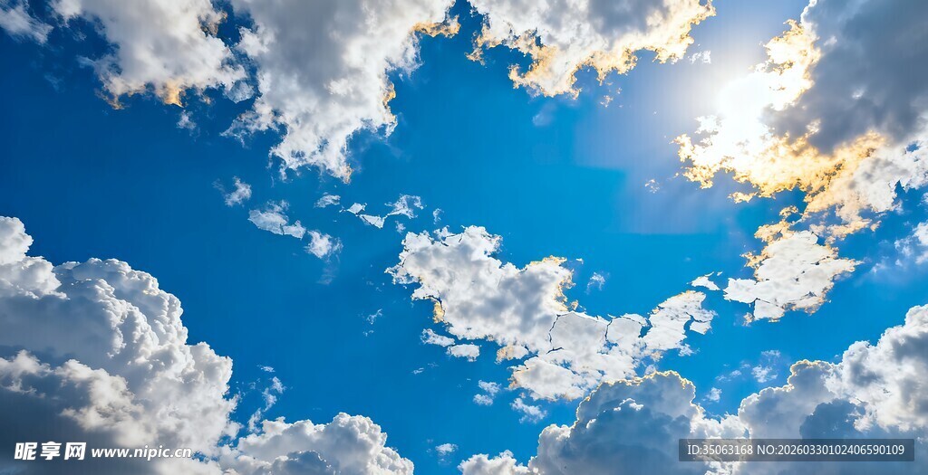 晴朗蓝天飘着朵朵白云