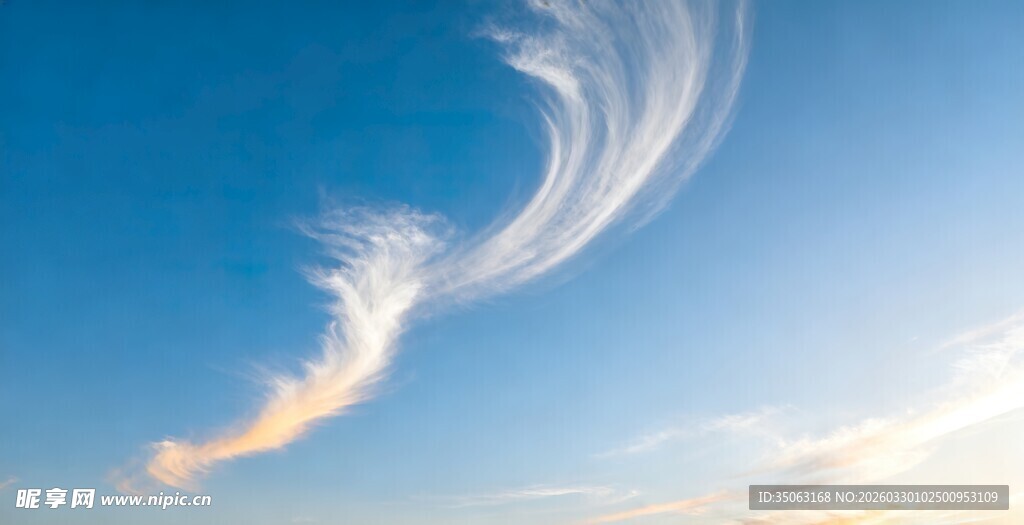 蓝天上的曼妙云彩