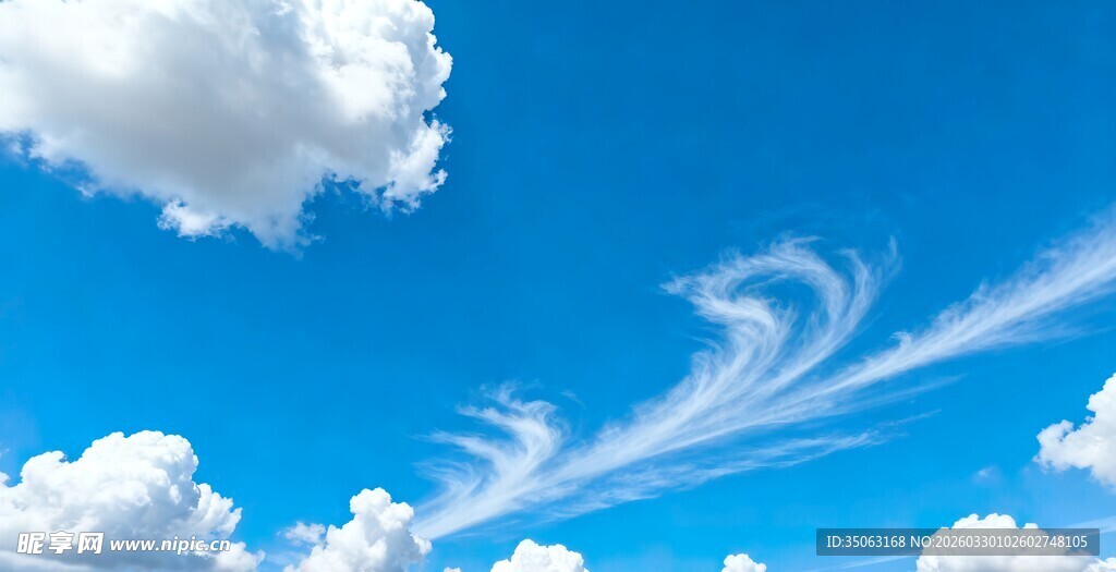 蓝天飘絮状白云美景