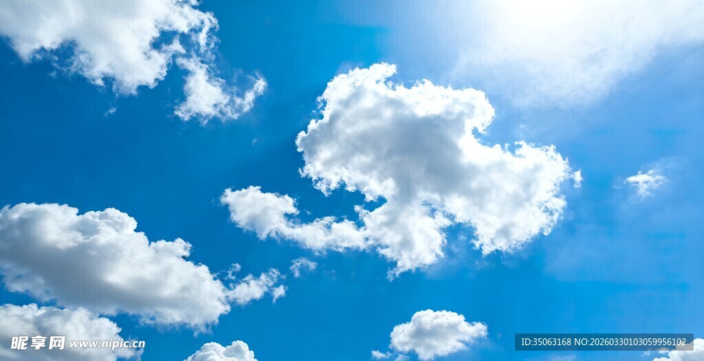 晴朗蓝天与白云