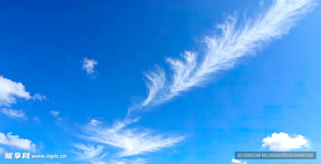 蓝天飘絮状白云美景