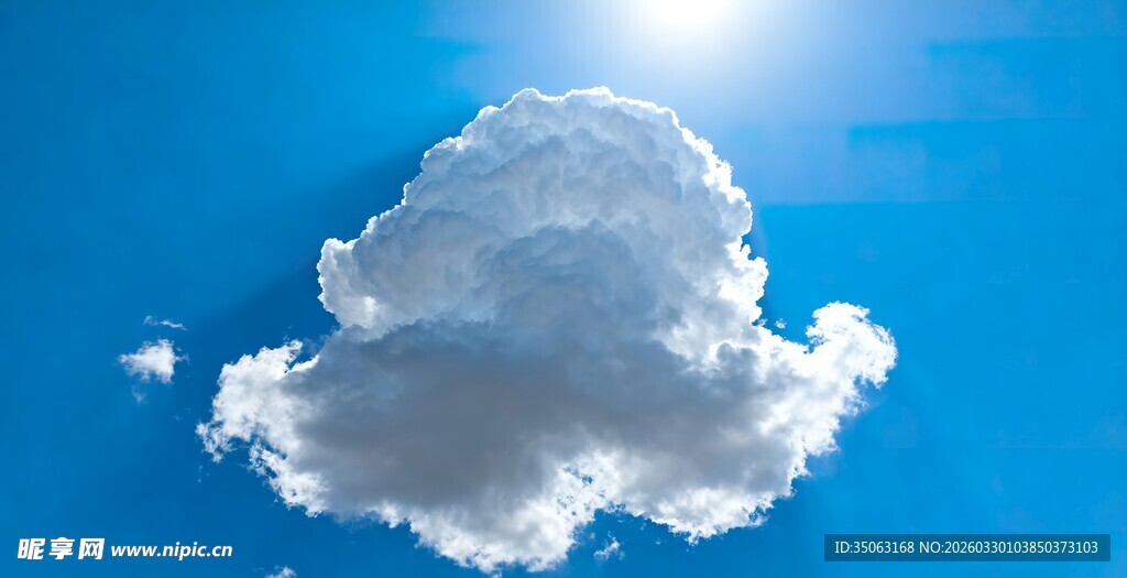蓝天下的蓬松白云