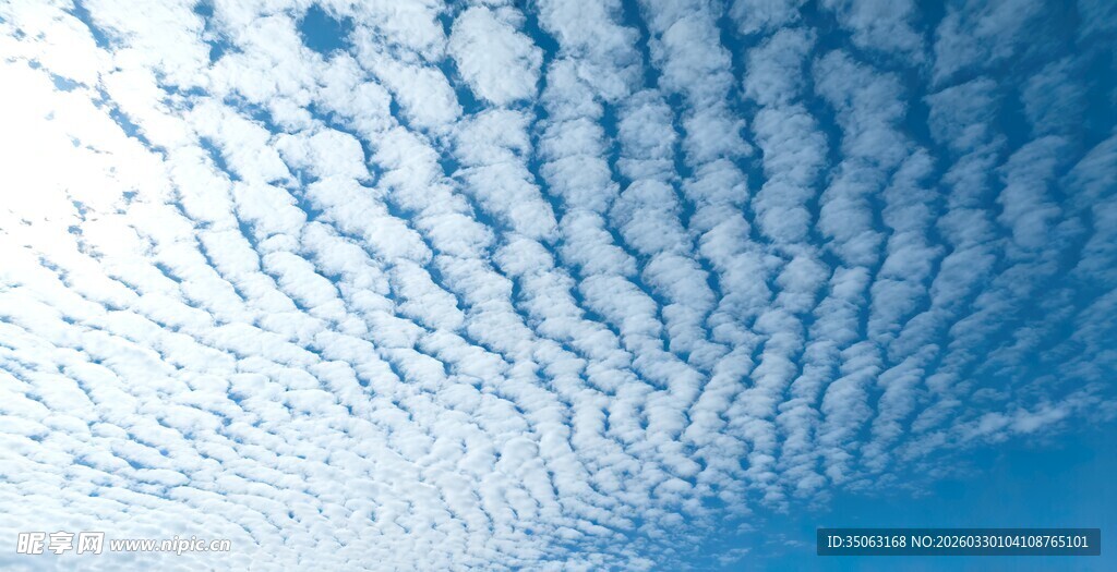 天空中的奇特云层景观