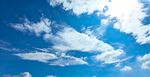 晴朗蓝天飘浮朵朵白云