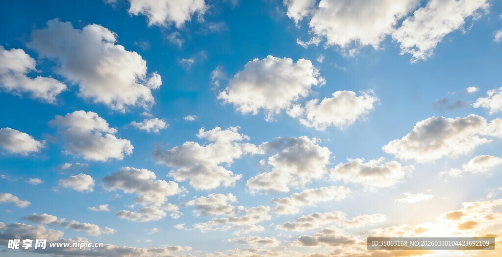 蓝天白云下的美丽天空