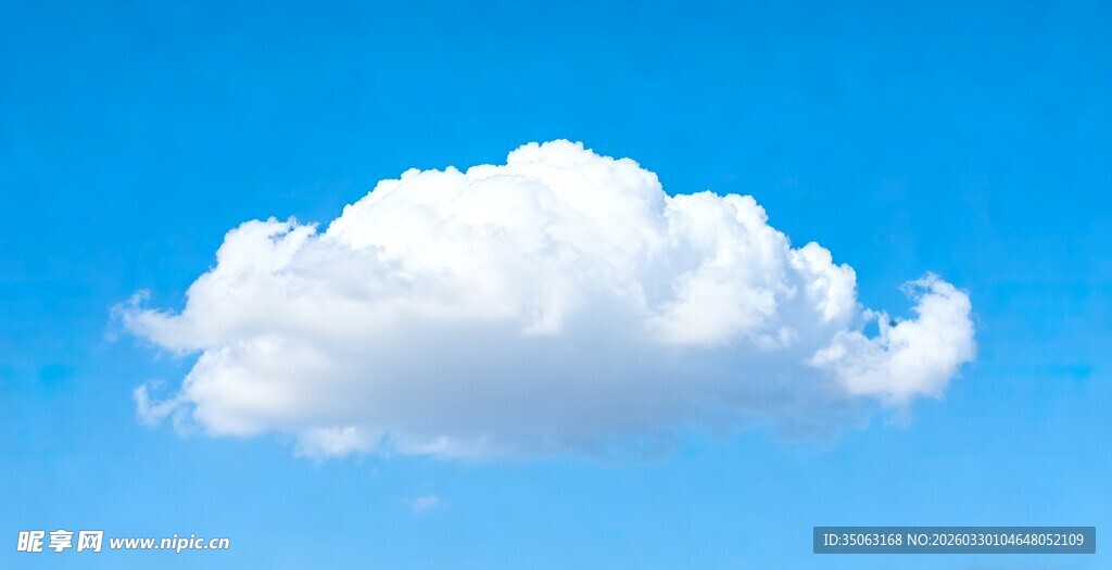 蓝天下的一朵洁白云朵