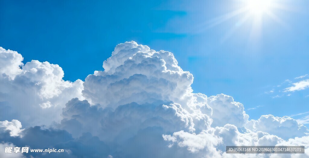 蓝天白云下的壮丽云层