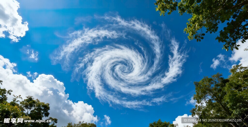 天空中独特的螺旋状云朵