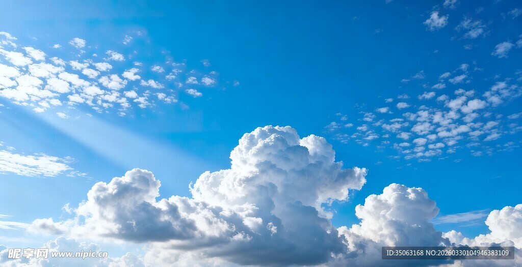 蓝天中的壮丽云朵景观