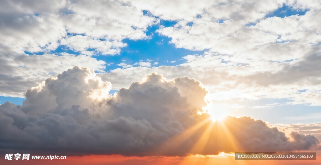 日出时分的壮丽云海景观