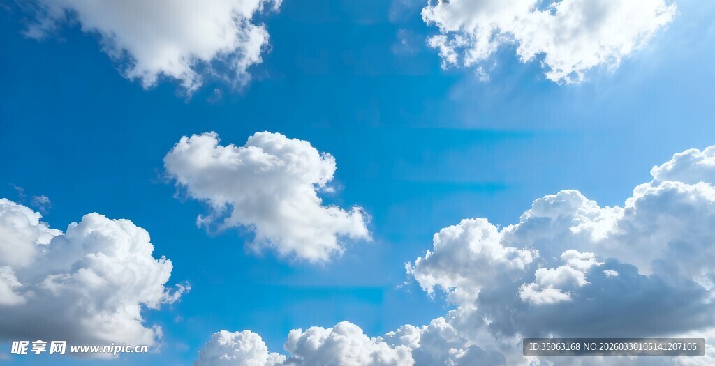 晴朗蓝天飘着朵朵白云