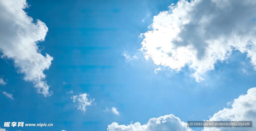 晴朗蓝天与白云