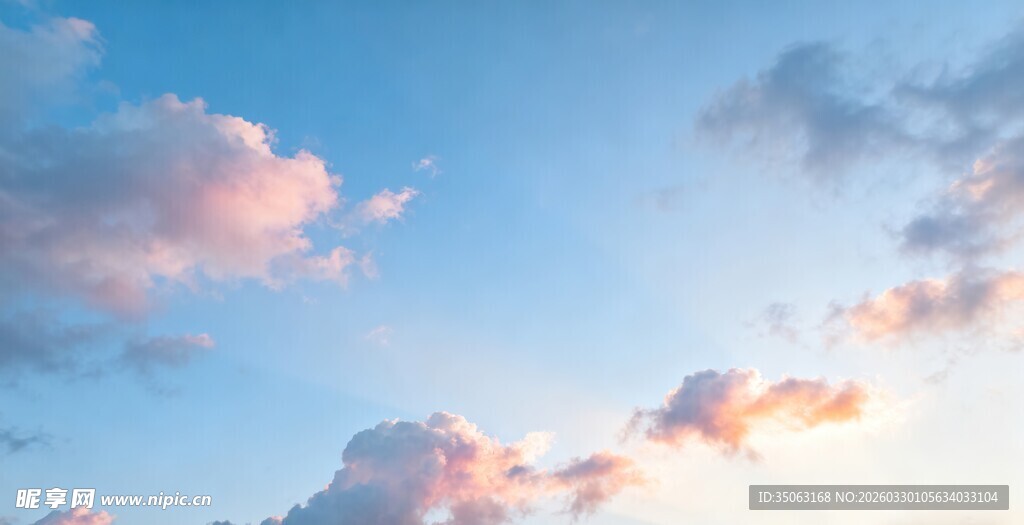 梦幻天空中的绚丽云彩
