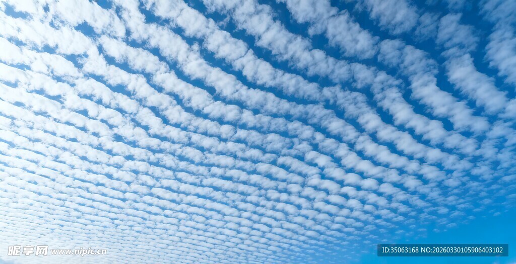天空中的絮状云层