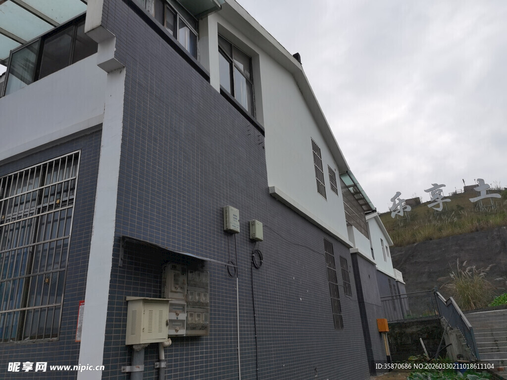 现代风格灰色独栋建筑