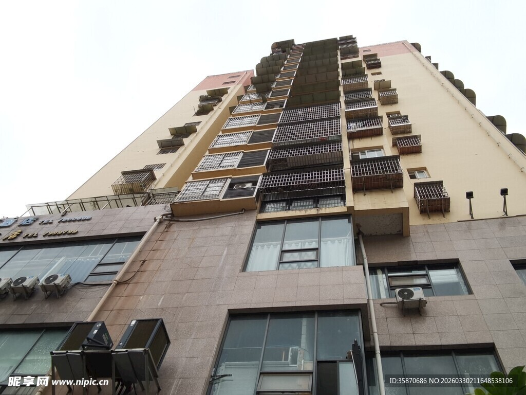 高层住宅楼外观景象