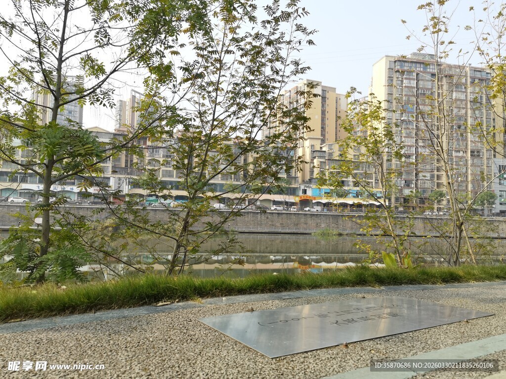 城市中的静谧户外景观空间