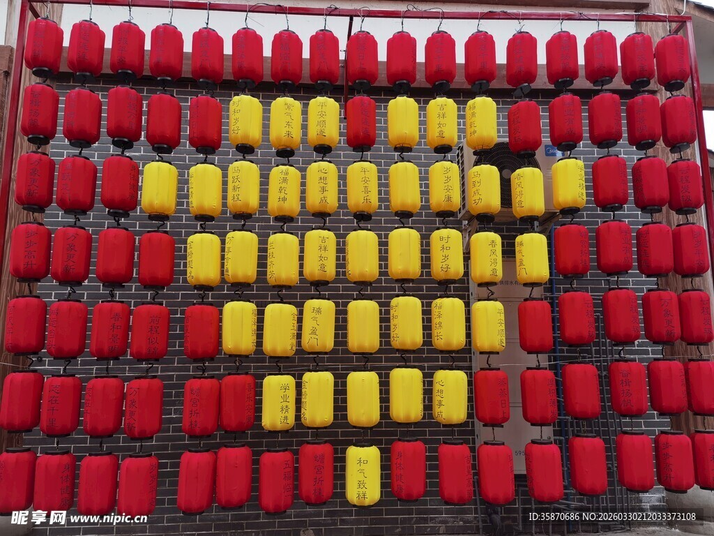 红色键帽拼成的心形图案