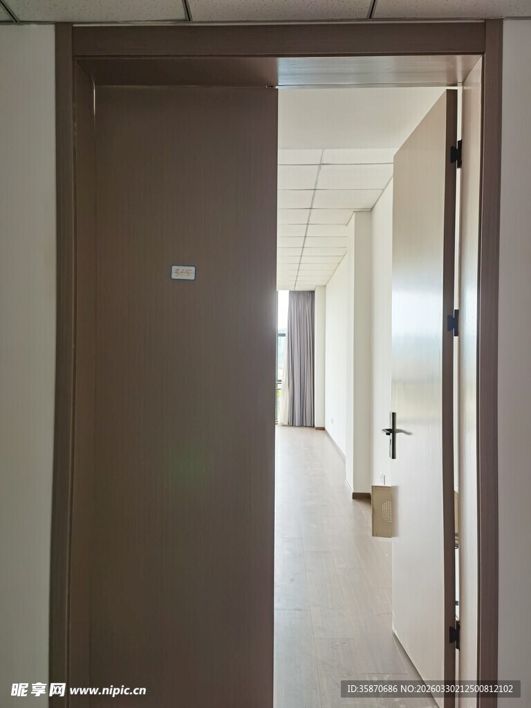 室内走廊木门场景展示