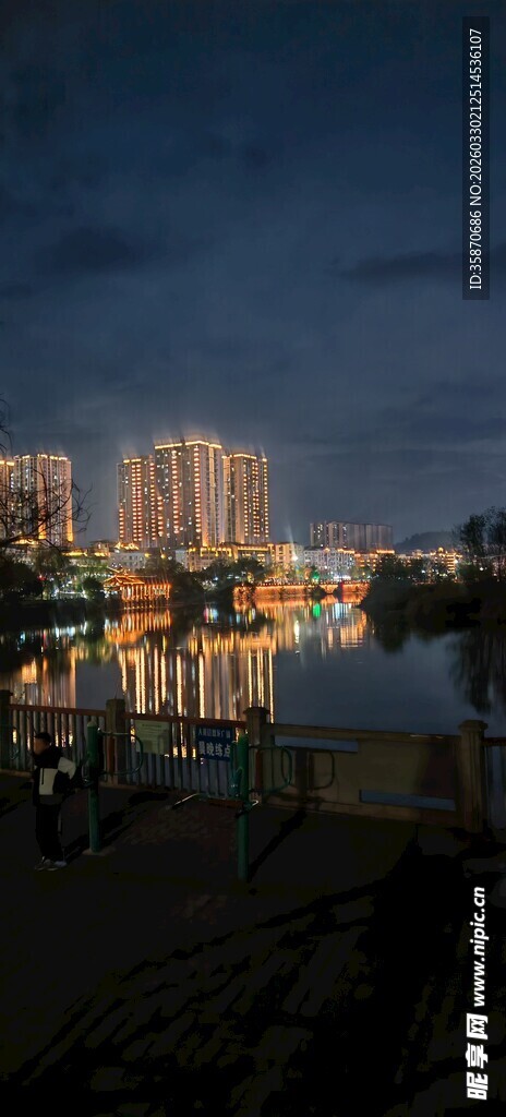 城市夜景河畔高楼灯光秀