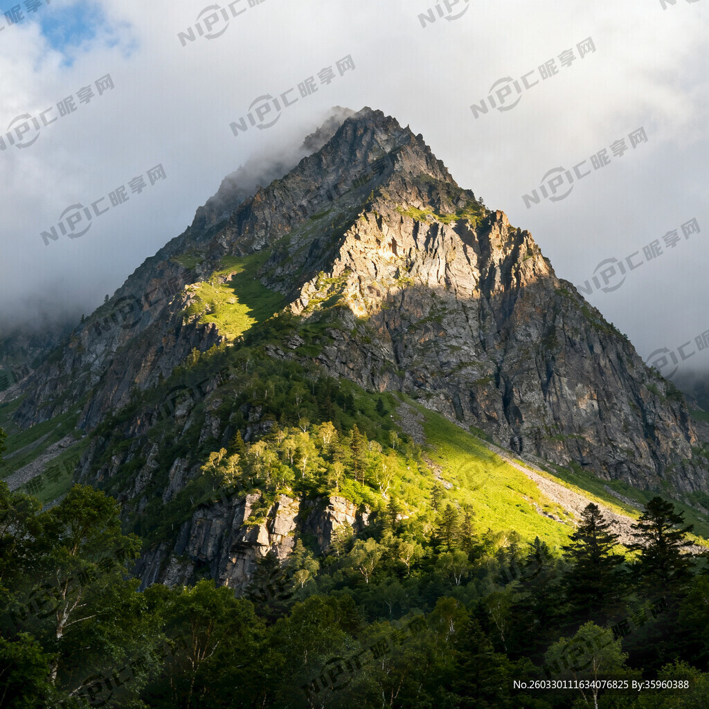 长白山主峰 夏季 仰视图