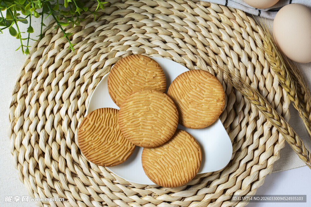 编织盘上的美味猴头菇饼干