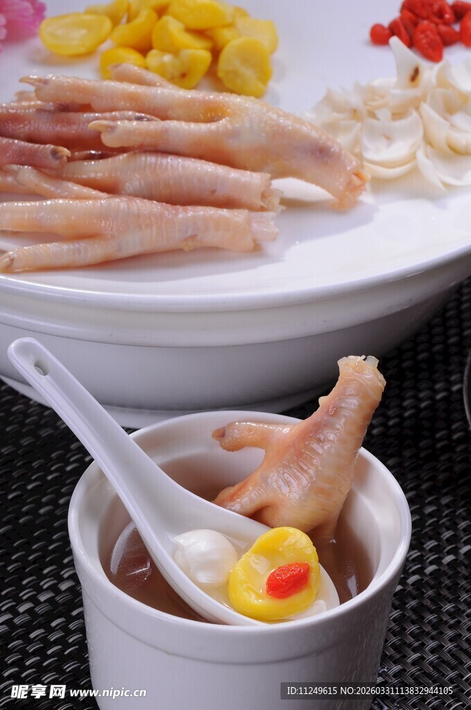 凤爪栗子百合汤