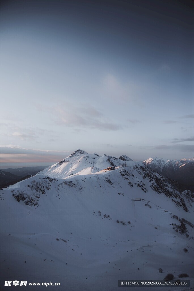 雪山壮丽景色