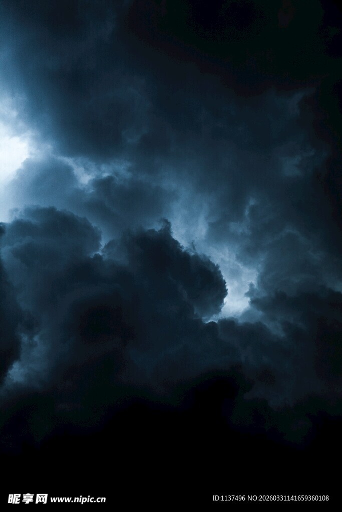 夜空闪电云层壮观景象