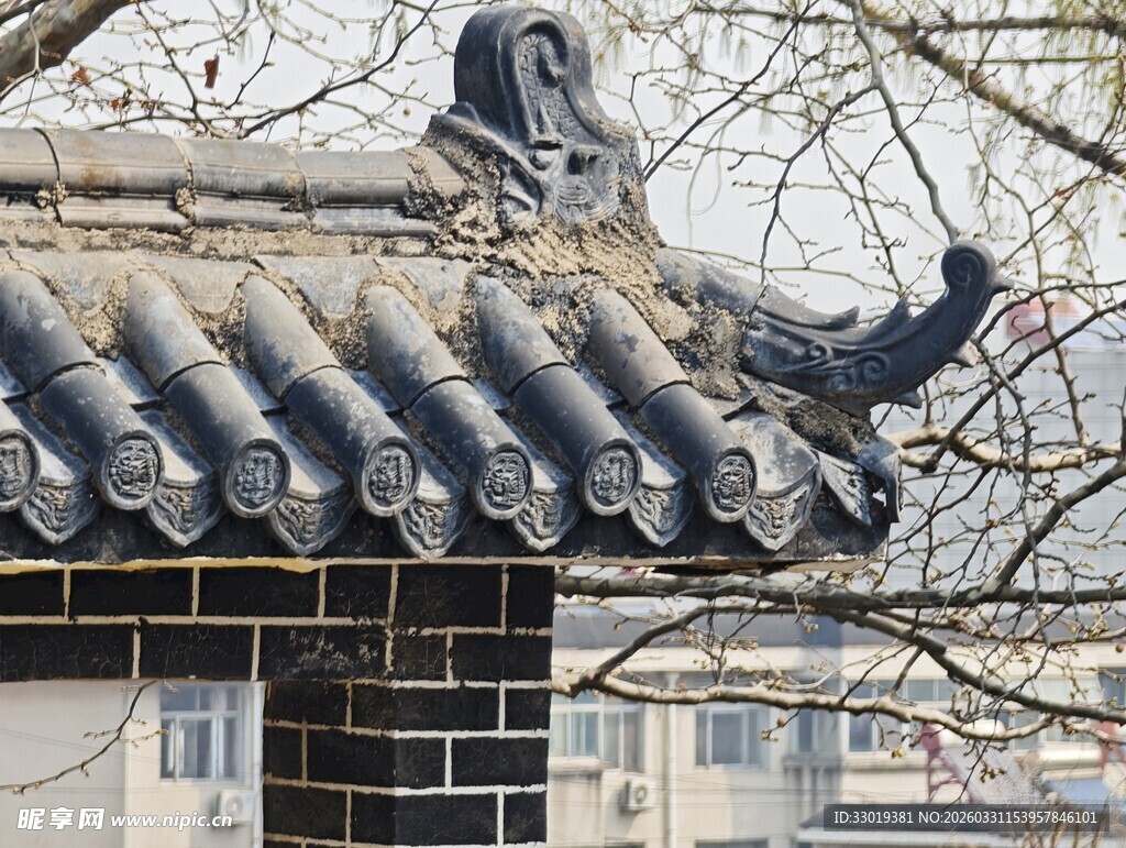 中式屋顶上的精美鸱吻