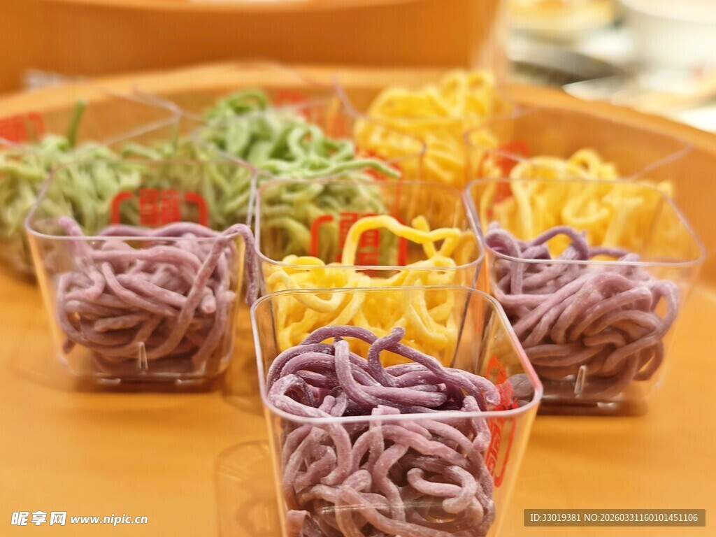 多彩果蔬面条展示
