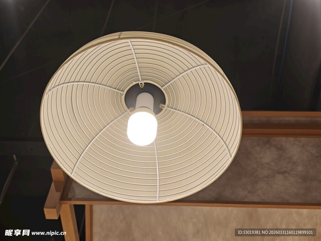 简约编织台灯点亮温馨角落