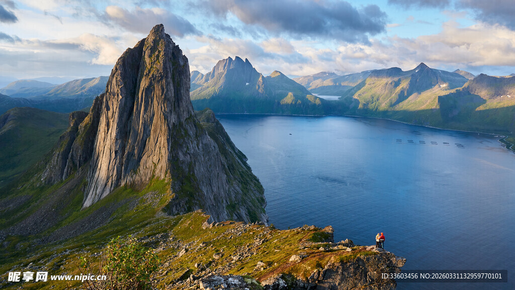 壮丽山景与辽阔水域风光