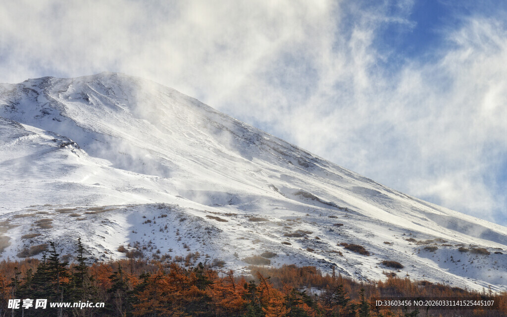 雪山秋景