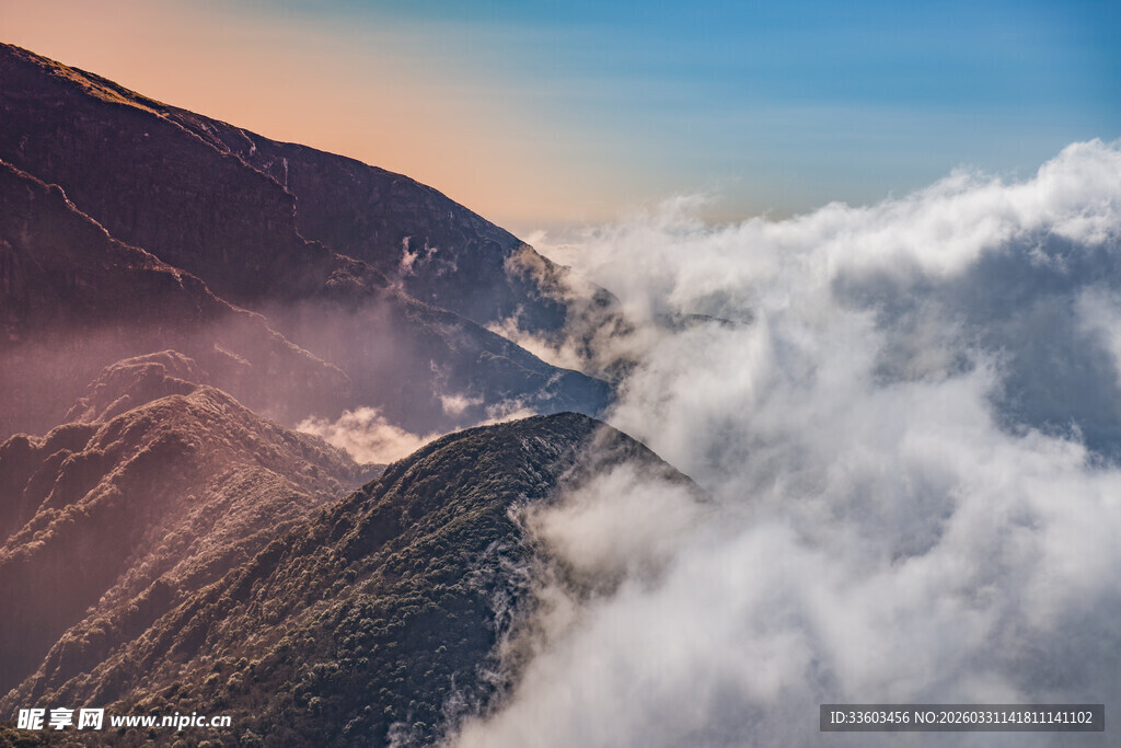 高山云海壮丽美景