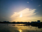 湖畔夕阳美景