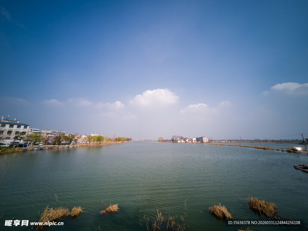 湖畔美景 宁静水域风光