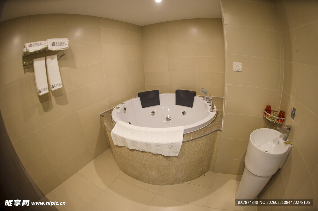 豪华室内按摩浴缸浴室