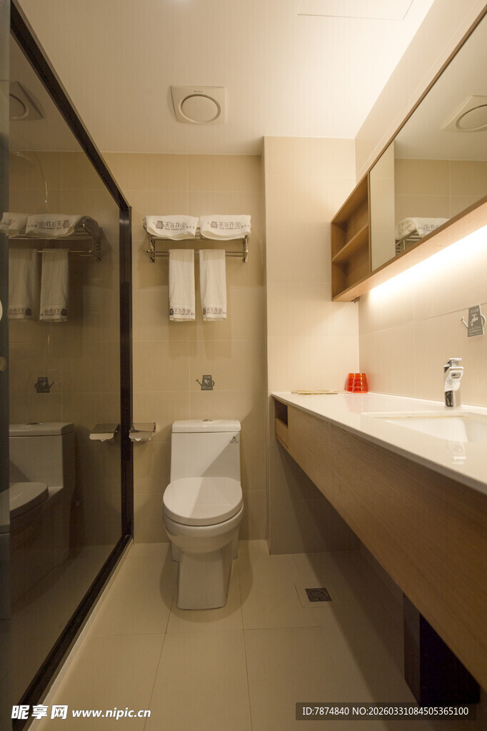 现代简约风格卫生间设计