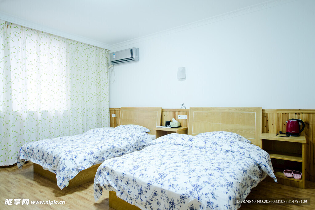 简约双床卧室温馨场景