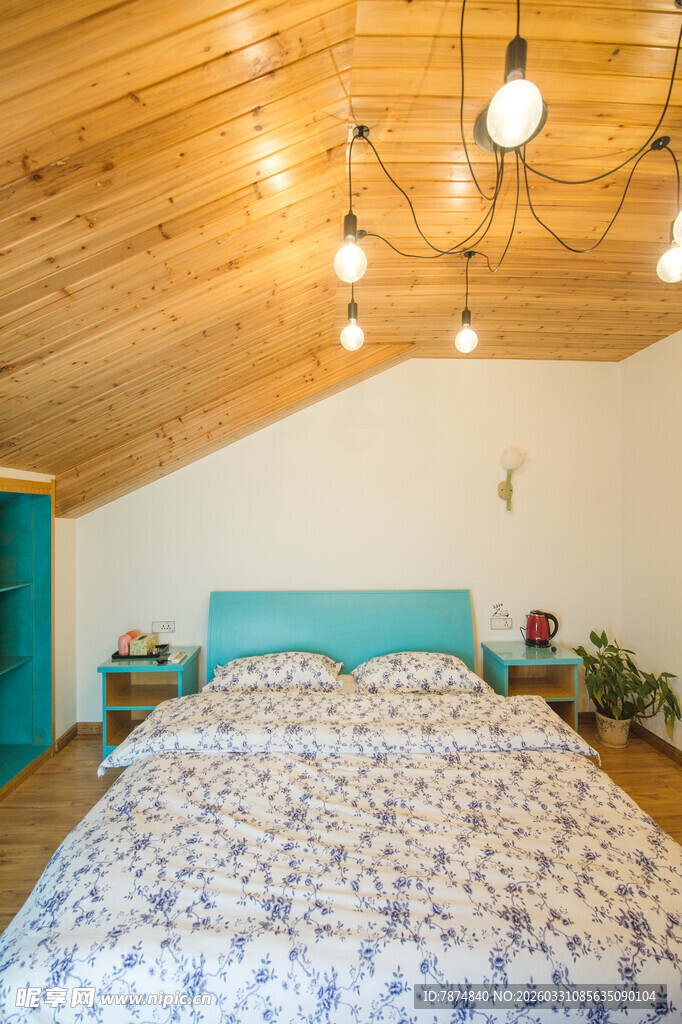 温馨木质阁楼卧室场景