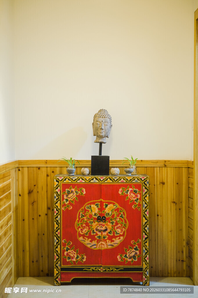 中式传统供桌与摆件