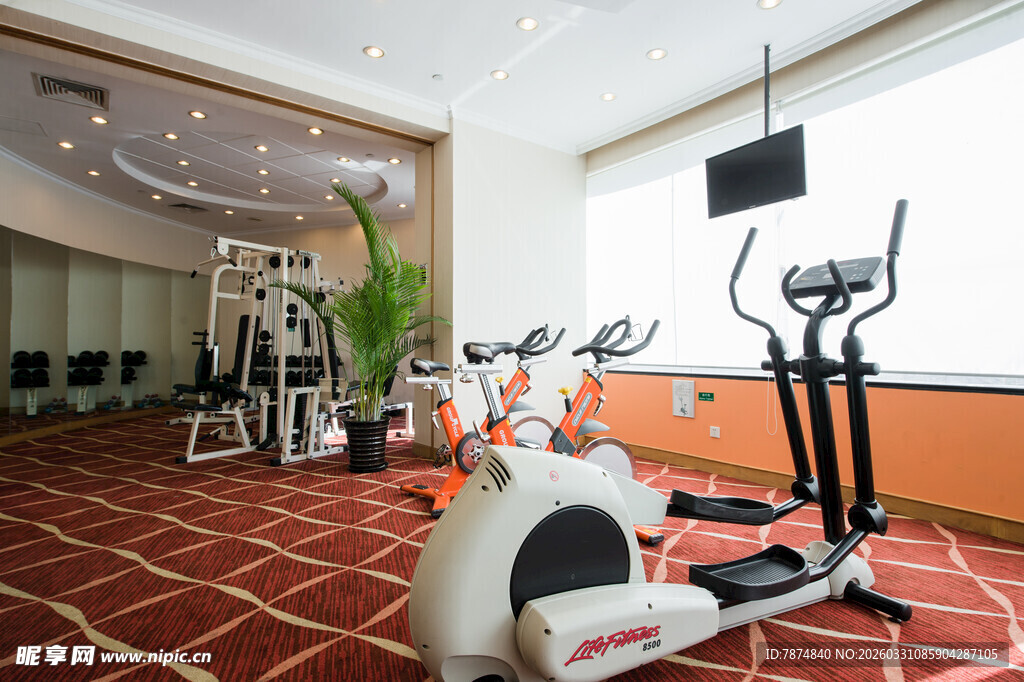 室内健身房多样健身设备