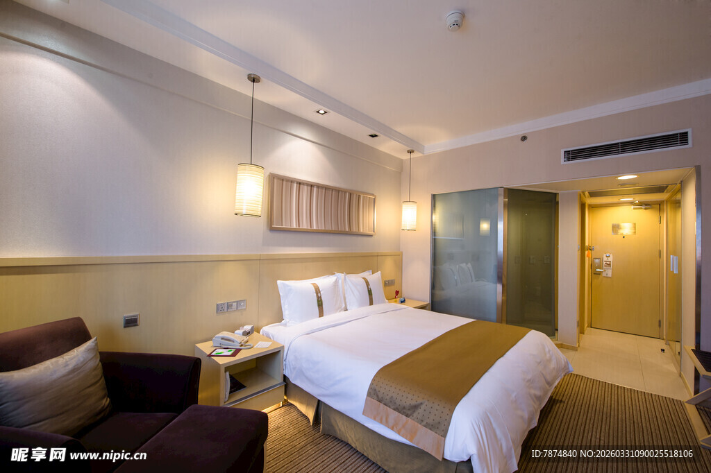 现代简约风格温馨酒店客房