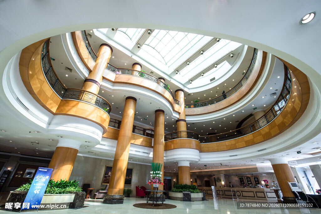 现代大气的多层大厅建筑